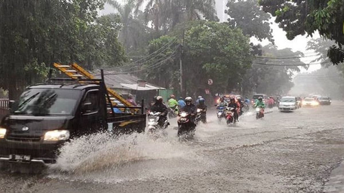 雨，雅加达南部和东部被洪水淹没