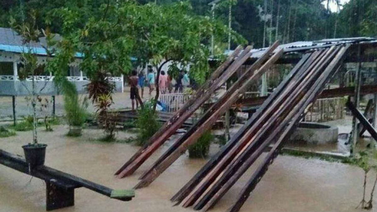 洪水浸泡西巴布亚旺达马湾温德西的居民定居点