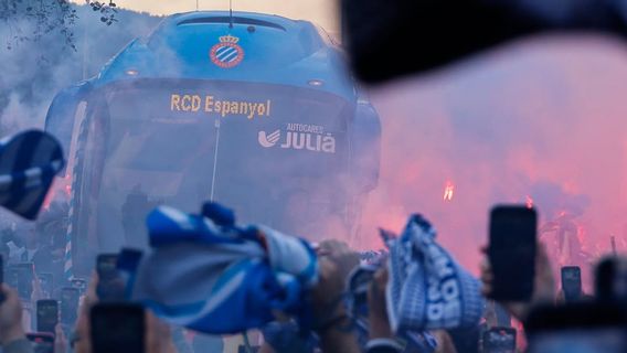 Suporter Terluka Saat Mobil Menabrak Kerumunan sebelum Derby Barcelona