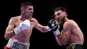 Kalahkan Nathaniel Collins, Cristobal Lorente Kini Penantang Wajib Juara Dunia Kelas Bulu WBC