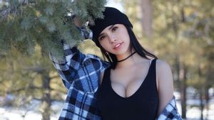 Potret <i>Hot</i> Maria Vania yang Pilih Kenakan Pakaian Seksi saat Liburan ke Amerika