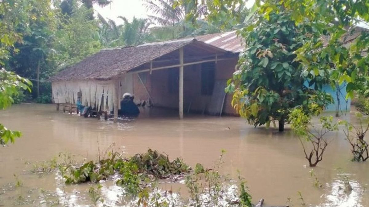 Langkat Street Aceh Tamiang Is Opened Again For Flood Victim Assistance Distribution