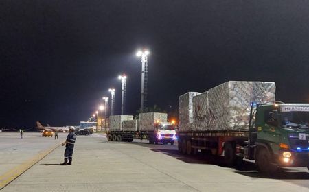 111 Ton Logistik MotoGP Mandalika Tiba di Bandara Lombok