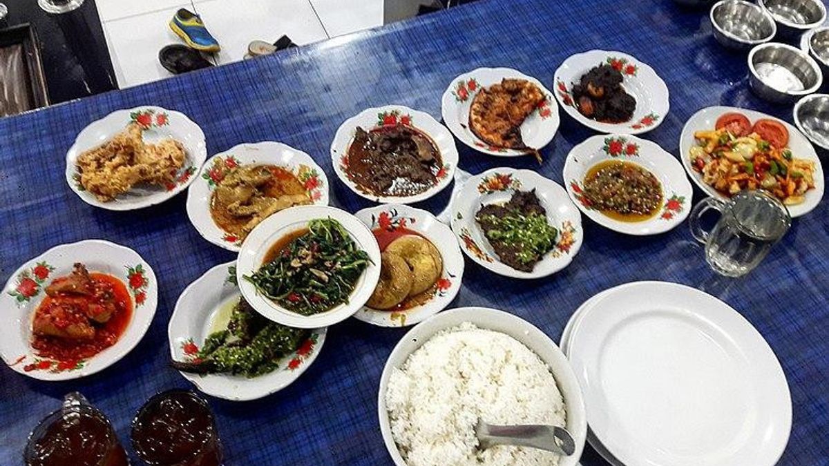 Restoran Nasi Padang Milik Artis yang Bisa Jadi Referensi Bukber 