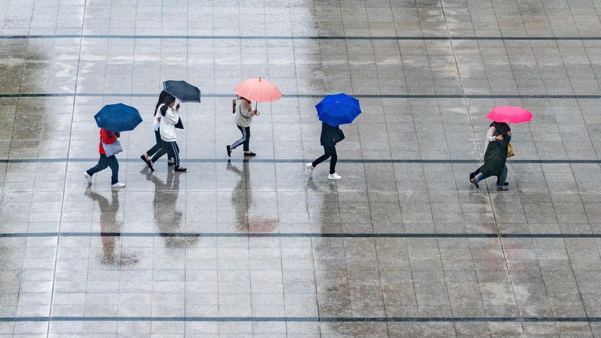 覚えやすい、雨が早く落ちるように祈りの4つの読み物