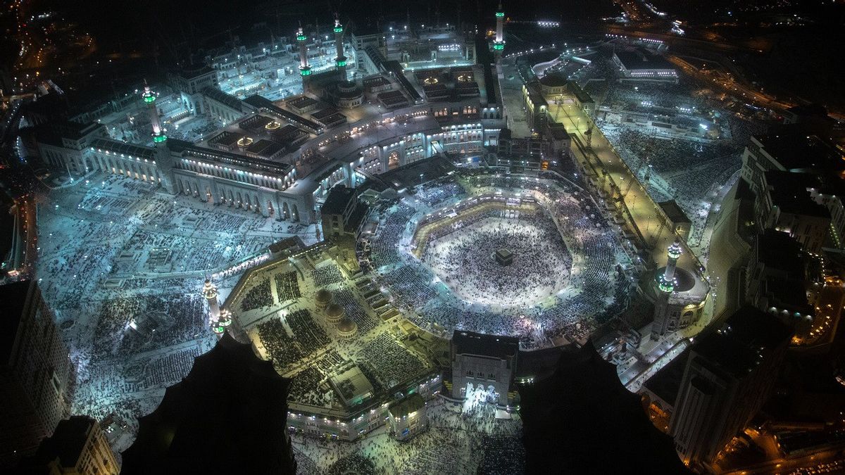Ahead Of The Peak Of Hajj, Saudi Arabian Authorities Urge Pilgrims To Avoid Crowds To Stay Hydrated