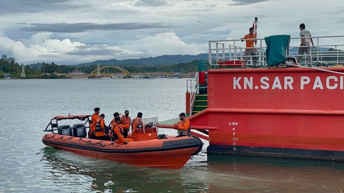 KM Putera Samudera Karam Dihantam Ombak di Tanjung Toronipa Konawe