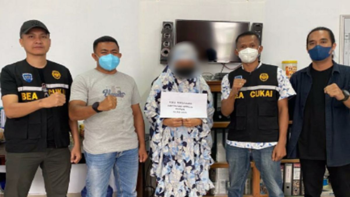 Woman In Kendari Arrested After Receiving Cannabis Sent By Bone
