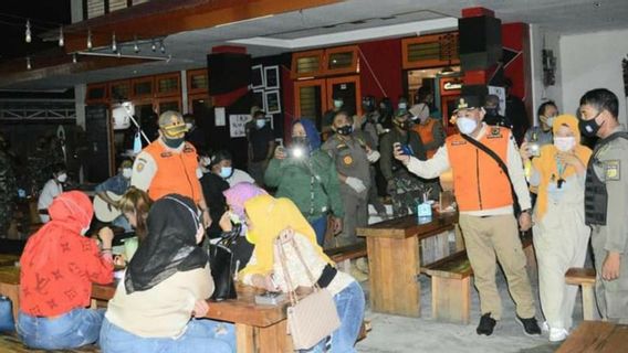 Cafe Bell Rock Cafe di Kota Palu Didenda Rp2 Juta karena Buka di Atas Pukul 21.00