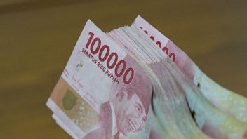 卢比几乎损失到每美元 14，000 印尼盾左右