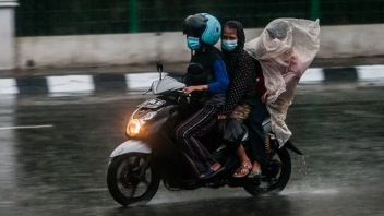 Hujan Estrem Masih Berpotensi Guyur Sumatera-Jawa, BMKG: Dipengaruhi Bibit Siklon 92S 