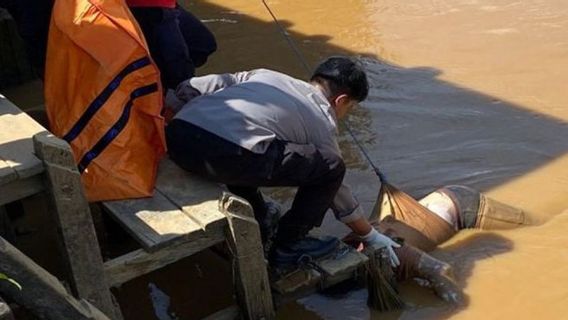 BPBD Evakuasi Tiga Mayat Mengapung di Sungai Pagatan