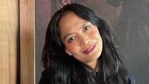 For The Totality Of The Role, Seroja Hafiedz Learns To Smoke Again In Tenung Film