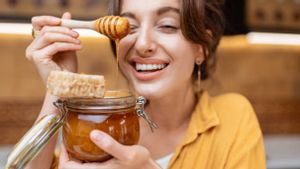 6 Benefits Of Honey For Facial Skin Health And How It Is Used