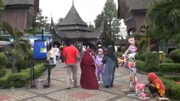 New Year's Holiday, TMII Tourist Area Visitors Soared To 1500 People