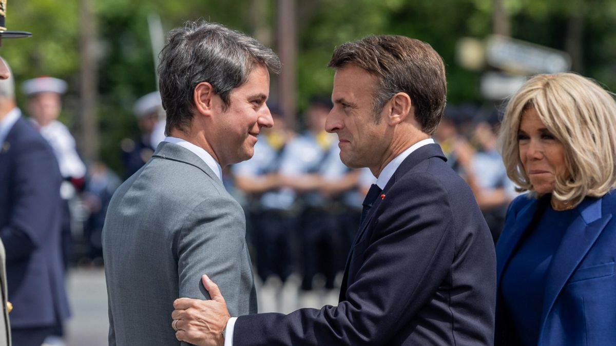 French PM Will Handle Administration Until New Government Is Formed