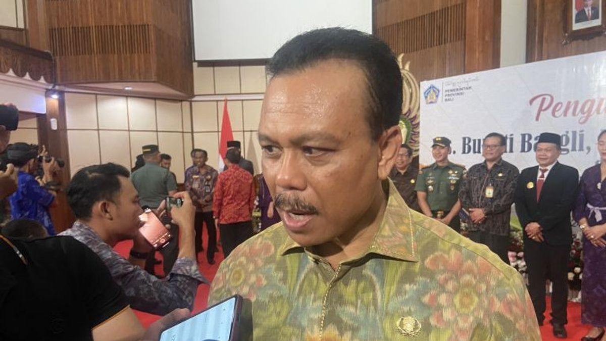 The Bali Provincial Government Is Starting To Require Employees To Bring Bottles Of Drinks While Working