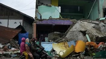منازل في 5 قرى في شمال هالماهيرا تضررت من زلزال 5.2 متر