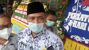 5 Membres De DPRD Cirebon Saisissent Les Données Du Destinataire Bansos