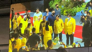 Use The Yellow Bernuansa Batik, Jokowi Attends The 58th Anniversary Of The Golkar Party