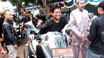 Service Reasons, Regent Shares Motors With The Village Head In Garut
