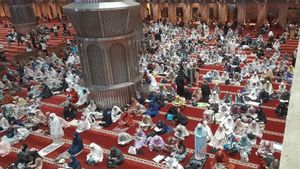    Jamaah Berbondong-bondong Tarawih Pertama Ramadan di Masjid Istiqlal