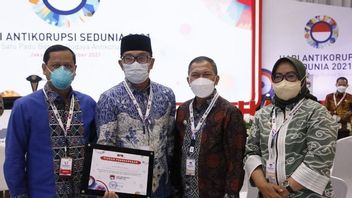 在他去世的前一天，Walkot Bandung Oded M Danial获得了KPK的奖项，并获得了Jokowi的指导。