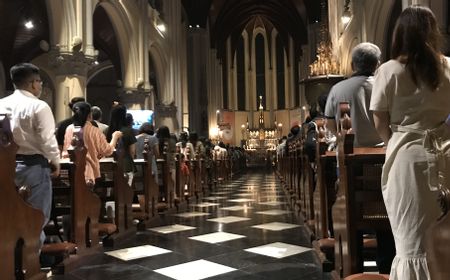 Ibadah Misa Natal di Gereja Katedral Berjalan Penuh Khidmat