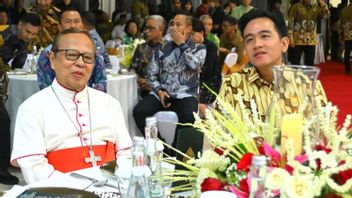 aryo, vice-président et chefs interconfessionnels présents pour célébrer le 75e anniversaire du cardinal Suharyo