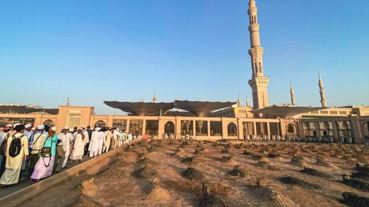 The Body Of A Prospective Hajj From Demak Buried In Baqi