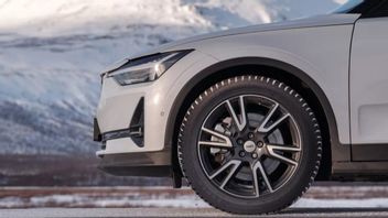 Ban Khusus Musim Dingin Ini Secara Otomatis Mengeluarkan Paku saat Suhu Membeku