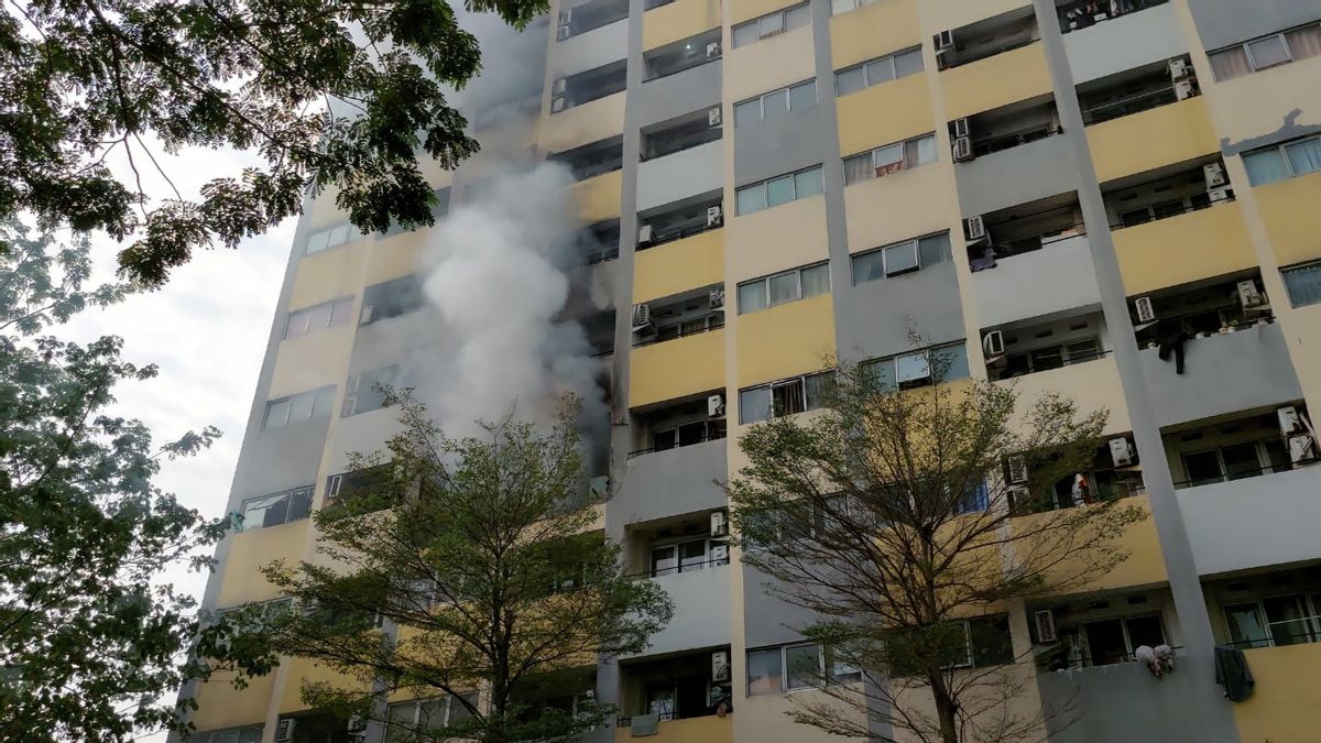 Cakung Primary Centra Apartment Burns, 2 People Are Desperate To Jump From The 6th Floor