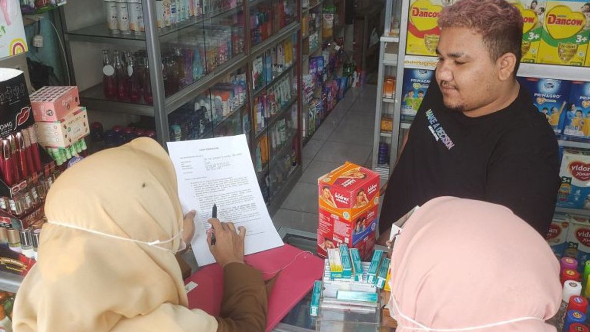 Satpol PP Jakbar Sidak Shop of Kosmetics Selling dangerous Medicines