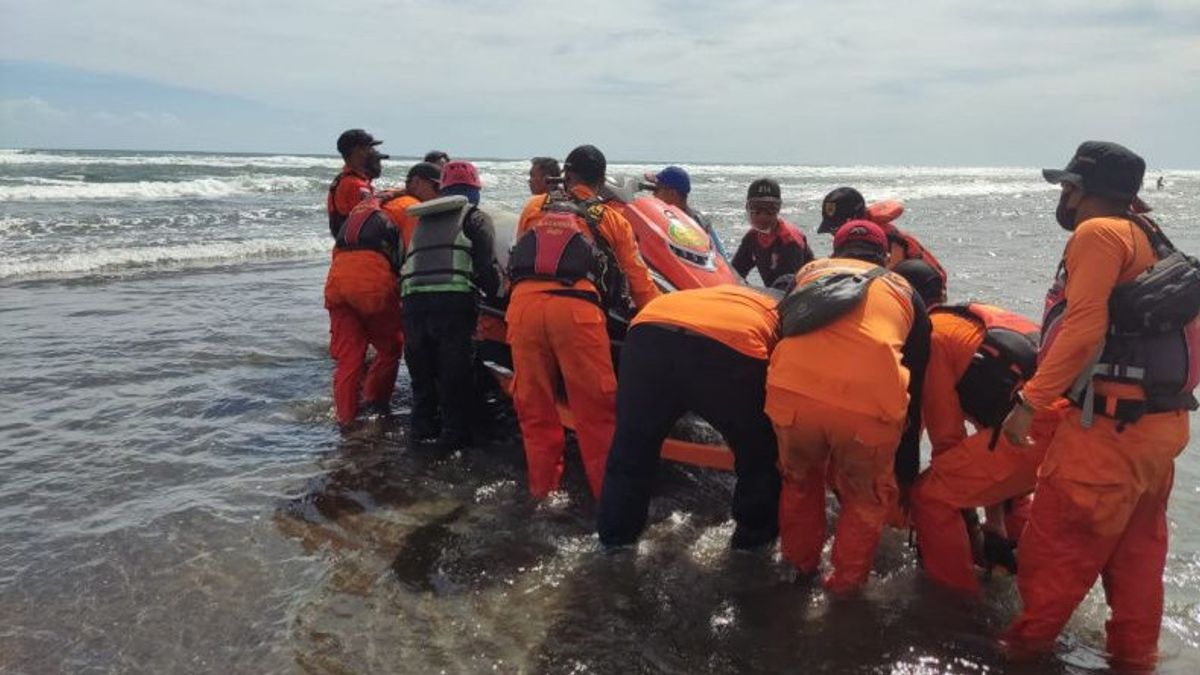 Korban Tenggelam di Pantai Parangtritis Belum Ditemukan Tim SAR