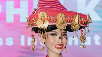 5 Gaya Sophie Kirana Pamerkan Pakaian Tradisional Batak Karo untuk Miss International 2024