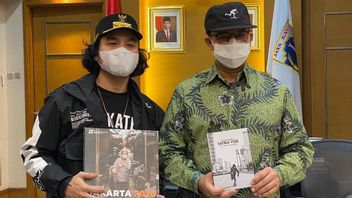 Usai Bertemu dengan <i>Skateboarder</i>, Anies: Nikmati Jakarta, Manfaatkan Semua Fasilitasnya