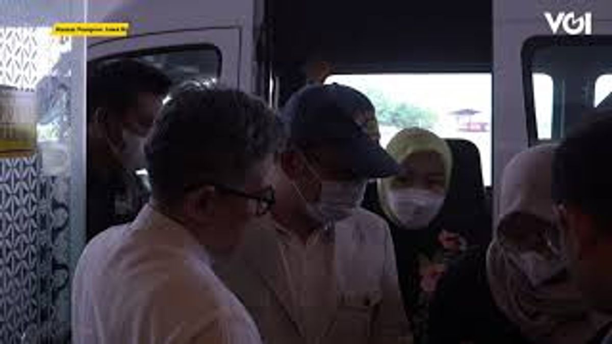 VIDEO: The Moment Ridwan Kamil And His Family Arrived In The Country After The Search For Eril