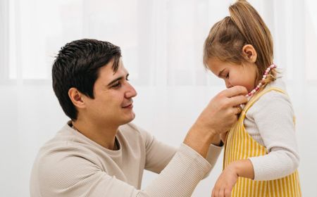 6 Alasan Ayah Lebih Sayang dengan Anak Perempuan