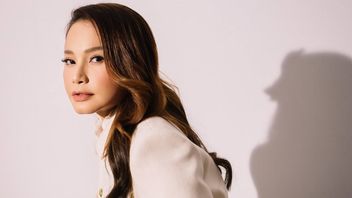 Rossa Nyanyikan Soundtrack Galau untuk Film <i>Tak Ingin Usai Di Sini</i>