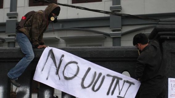 Pantauan Netray: Warganet Khawatirkan Kebangkitan Dwifungsi setelah RUU TNI Disahkan