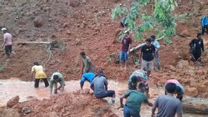 TNI-Polri Bantu Pencarian Kepala Desa yang Tertimbun Longsor Tambang Emas Ilegal di Nagan Raya