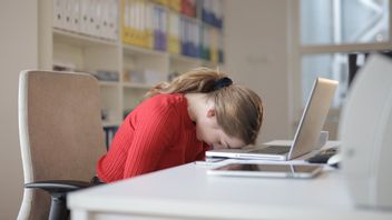 A Series of Signs That Someone Is Physically and Emotionally Tired
