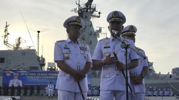 Le navire de guerre LPD est prêt à transporter des transports à Semarang et Surabaya