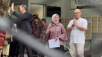 Libéré de prison, Ira Puspadewi et ses collaborateurs ont serré la main après avoir été réhabilités par le président Prabowo