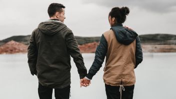 In Romantic Relationships, Here Are The Reasons Why Every Couple Needs Emotional Adjustments