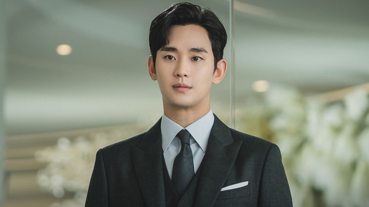Kim Soo Hyun Appears For The First Time To Be Kim Ji Won's Husband At Queen Of Tears