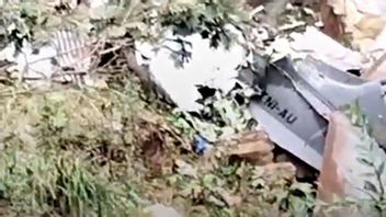 パスルアンで墜落したTNI飛行機の乗組員の4人の遺体が避難した