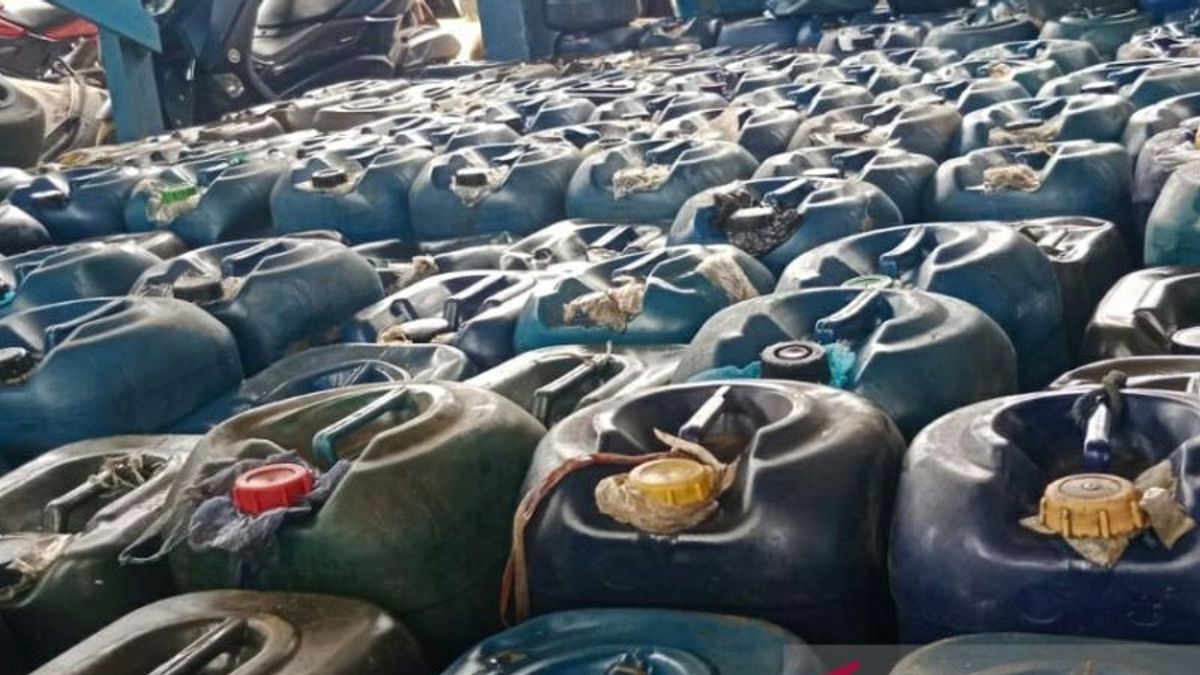 Ditpolairud Polda Sultra Sita 10 Tons Of Illegal Diesel Fuel From South Sulawesi