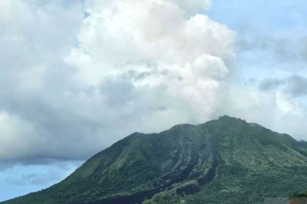 ルアン山の噴火はまだ発生しており、政府は影響を受けた住民を避難させ続けています