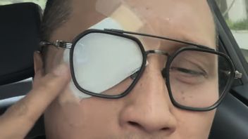 Hit By The Ball While Playing Padel, Arie Untung Can Only See With One Eye